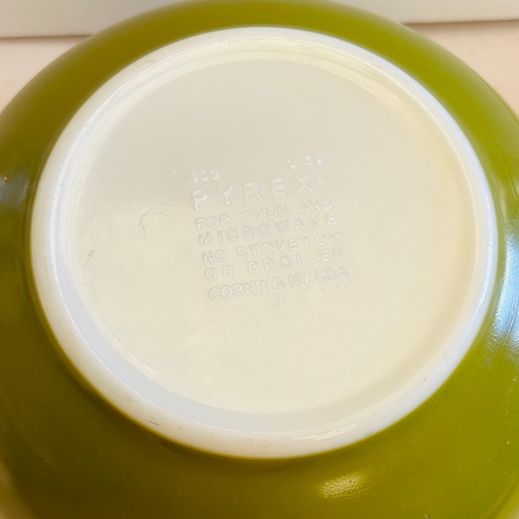 Pyrex bowl, Crazy Daisy #403. Very good used condition. - Picture 3 of 6